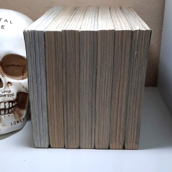 Black Butler Manga Volumes 1-7 Set. - Picture 9 of 9